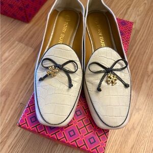 Tory Burch Cream Croc-Embossed Leather Loafers with Black Trim & Gold Logo